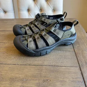 KEEN Mens Newport H2 Sandals Size 9.5 EU 42.5 Waterproof Hiking Shoes NEW Green
