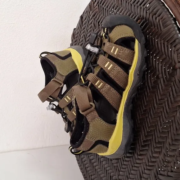 Keen Newport H2 Waterproof Sandals Kids Sz 10
