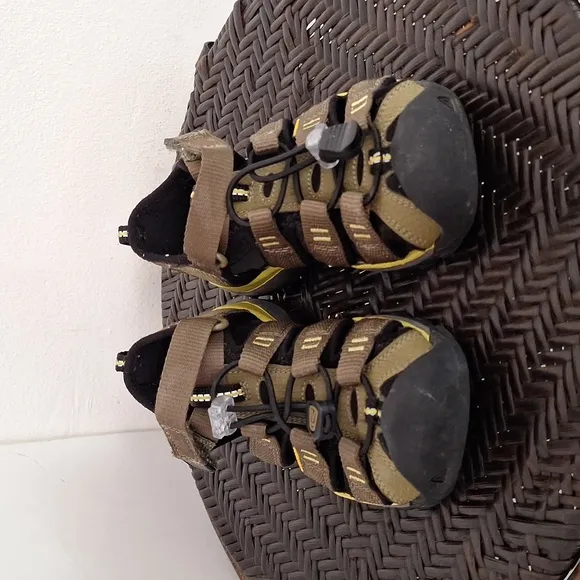 Keen Newport H2 Waterproof Sandals Kids Sz 10