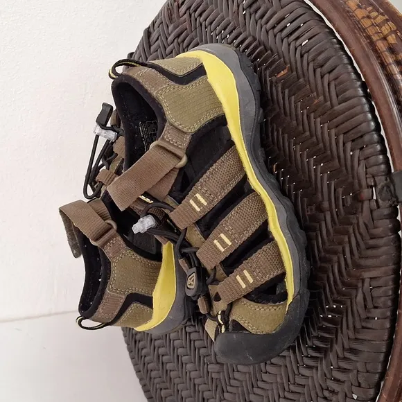 Keen Newport H2 Waterproof Sandals Kids Sz 10
