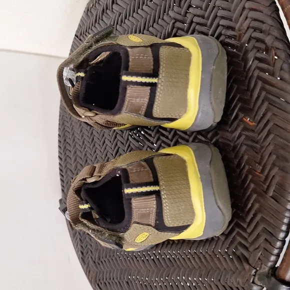 Keen Newport H2 Waterproof Sandals Kids Sz 10