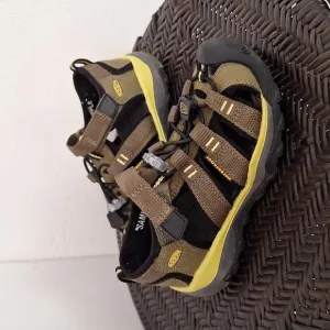 Keen Newport H2 Waterproof Sandals Kids Sz 10