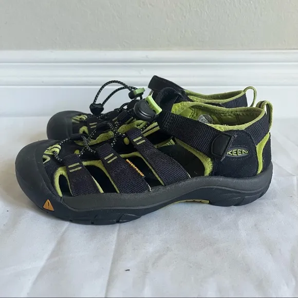 Keen Newport H2 Waterproof Sandals Youth Boys Size 4