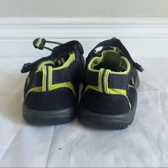 Keen Newport H2 Waterproof Sandals Youth Boys Size 4