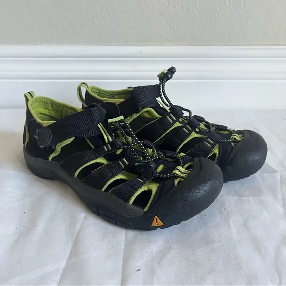 Keen Newport H2 Waterproof Sandals Youth Boys Size 4