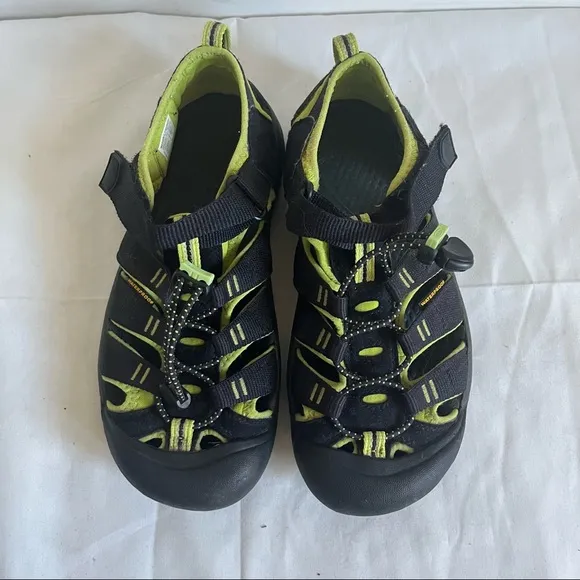 Keen Newport H2 Waterproof Sandals Youth Boys Size 4