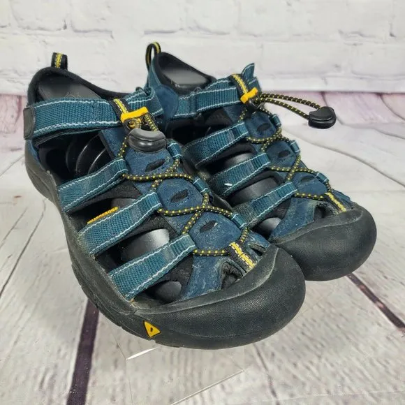 Keen  Size 6 Newport Waterproof Slip on Sandals