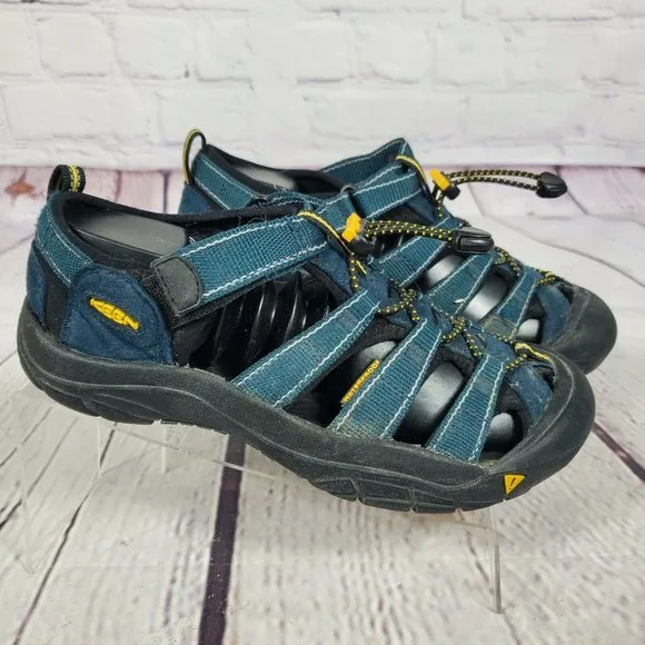 Keen  Size 6 Newport Waterproof Slip on Sandals