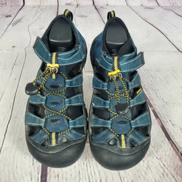 Keen  Size 6 Newport Waterproof Slip on Sandals