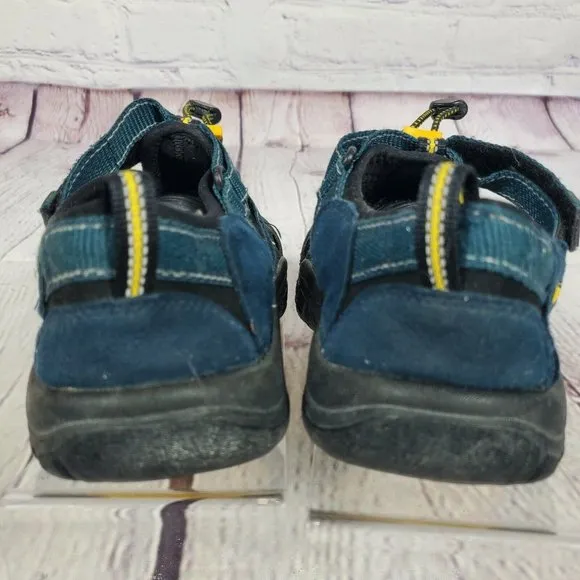Keen  Size 6 Newport Waterproof Slip on Sandals