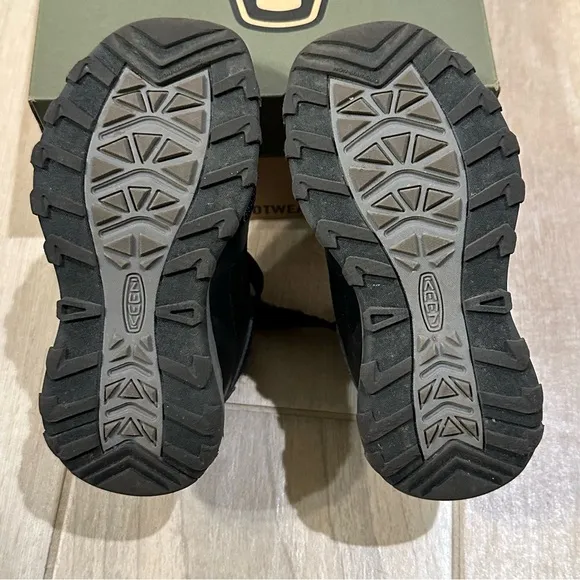 KEEN Wanduro waterproof Kids Black Hiking boots toddler size 9