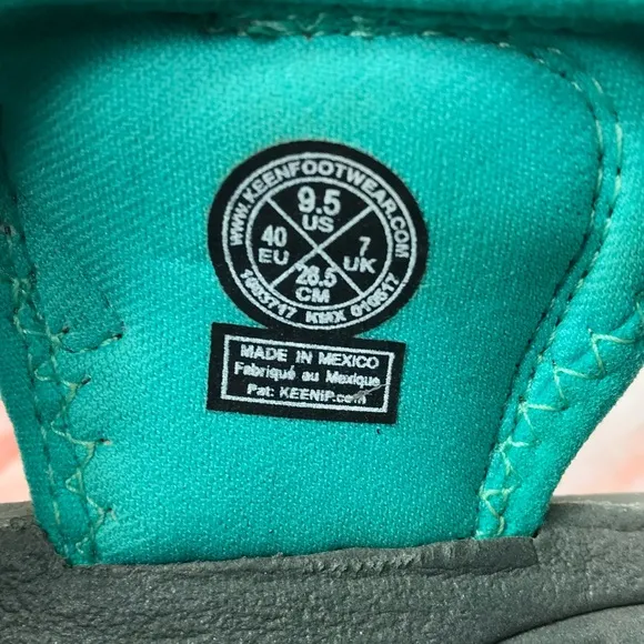 Keen Whisper Waterproof Sandals in grey/teal EUC