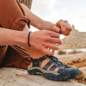 KEEN Womens Navy Blue Dream Black Newport H2 Waterproof Outdoor Hiking Sandals