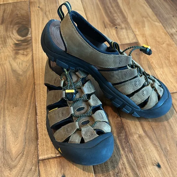 Keens Newport Anatomical Footbed sandals. Sz 12
