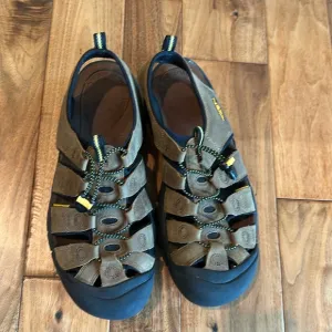 Keens Newport Anatomical Footbed sandals. Sz 12