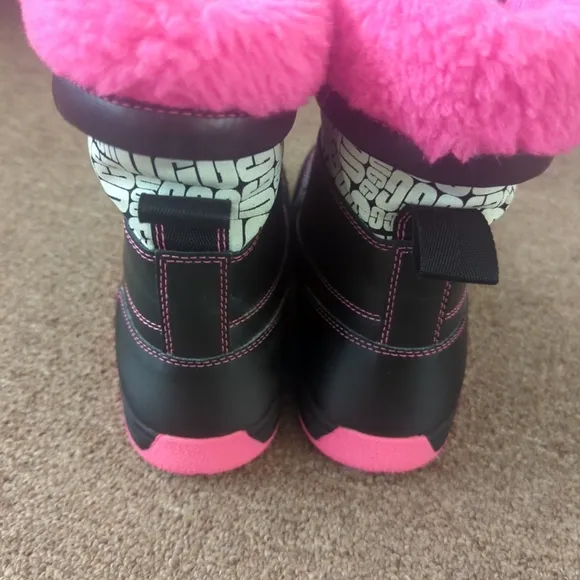 Kids size 5 black Taffy ugg Butte ll car Glow graphic leather boots