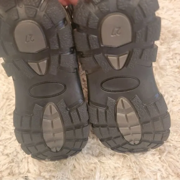 𝅺kids winter boots size 27 (10) NWT