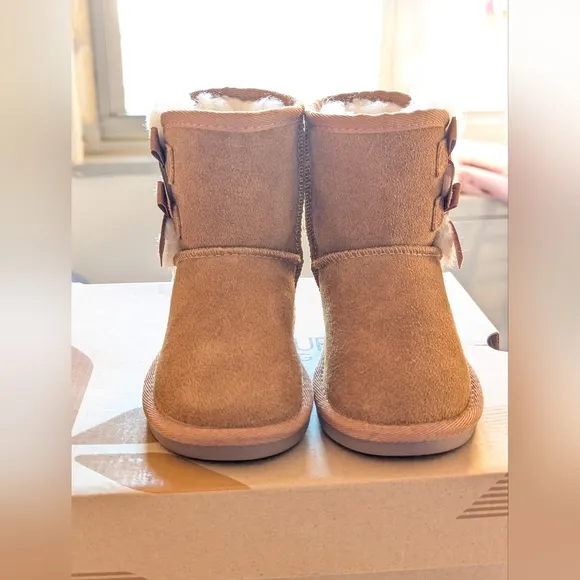 Koolaburra by UGG faux fur Chestnut boot with bows size 5 (Little kid)