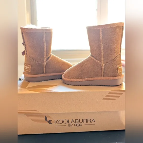 Koolaburra by UGG faux fur Chestnut boot with bows size 5 (Little kid)