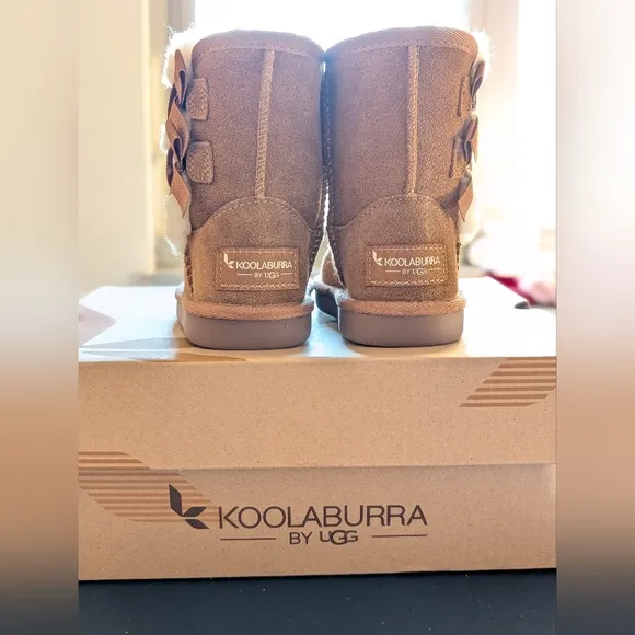 Koolaburra by UGG faux fur Chestnut boot with bows size 5 (Little kid)