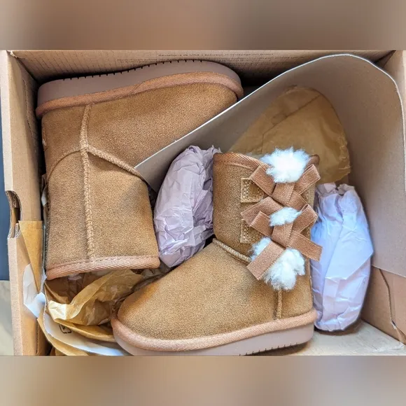 Koolaburra by UGG faux fur Chestnut boot with bows size 5 (Little kid)