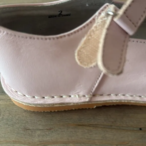 L’AMOUR girls shoes size 2. New