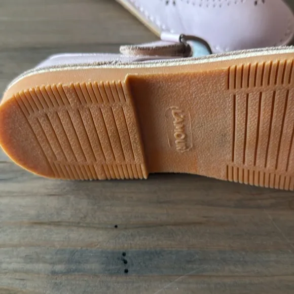 L’AMOUR girls shoes size 2. New