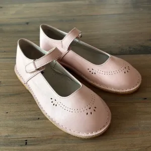 L’AMOUR girls shoes size 2. New