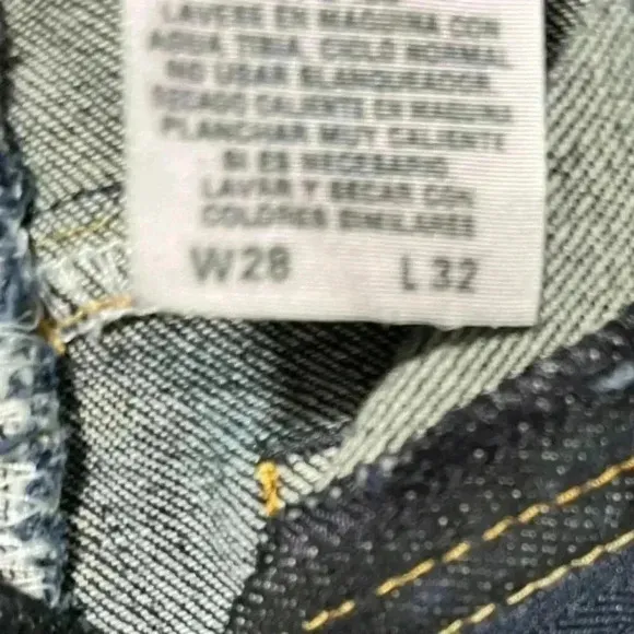 Levi’s 517 Women’s Distressed Cut-Off Denim Capris, Size W28 L32 - Vintage Y2K