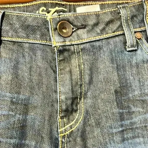 Levi’s 517 Women’s Distressed Cut-Off Denim Capris, Size W28 L32 - Vintage Y2K