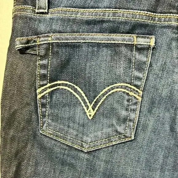 Levi’s 517 Women’s Distressed Cut-Off Denim Capris, Size W28 L32 - Vintage Y2K