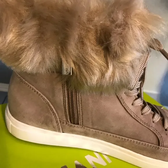 Like new Gianni Bini high sneakers
