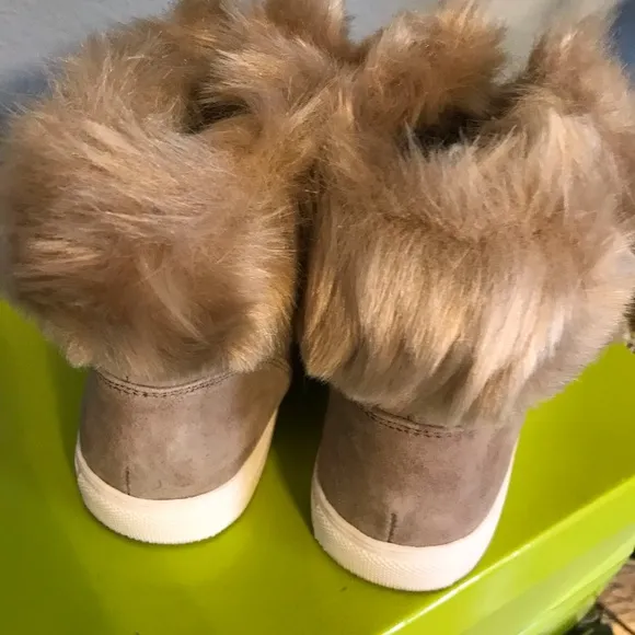 Like new Gianni Bini high sneakers