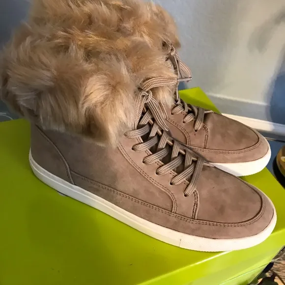 Like new Gianni Bini high sneakers