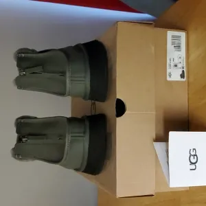 Like new Ugg Funkette platform shoe boot