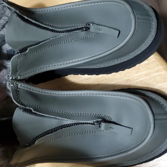 Like new Ugg Funkette platform shoe boot