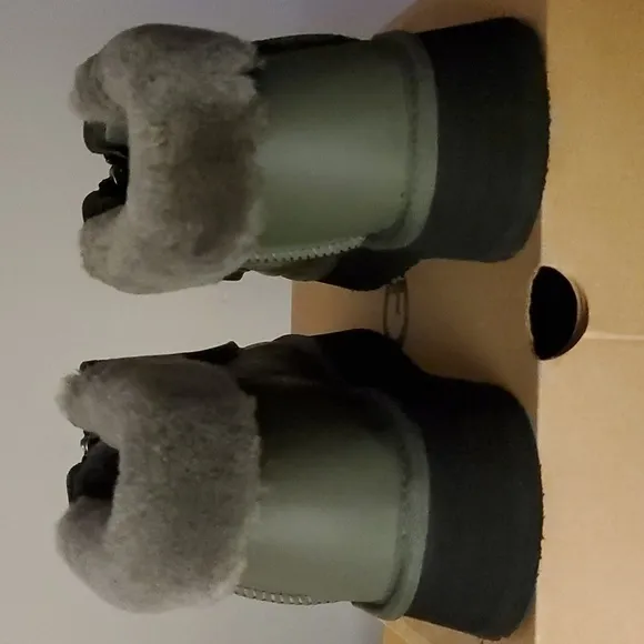 Like new Ugg Funkette platform shoe boot