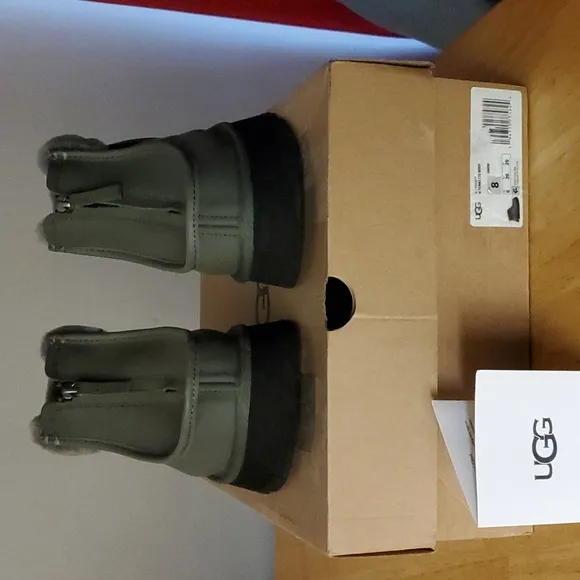 Like new Ugg Funkette platform shoe boot