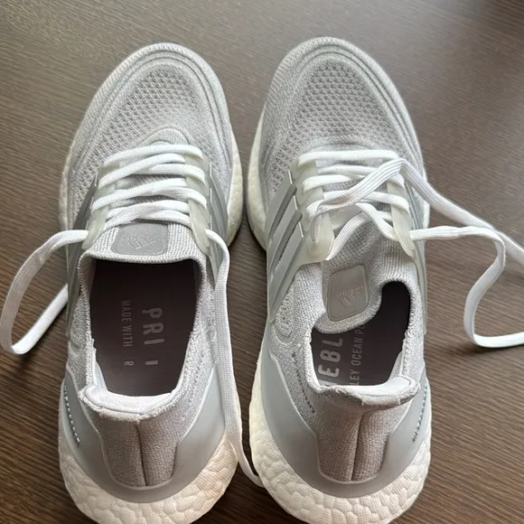 Like New Women’s Adidas Ultraboost Running Shoes