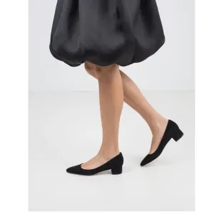 Manolo Blahnik Liston Black Leather Shoes. Size 38 1/2
