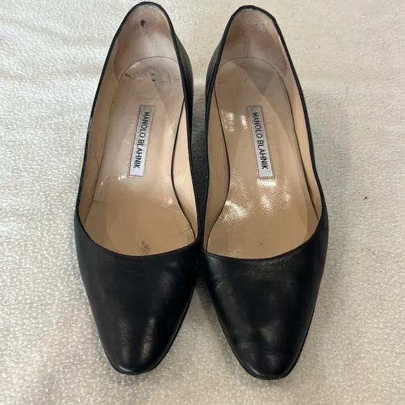Manolo Blahnik Liston Black Leather Shoes. Size 38 1/2