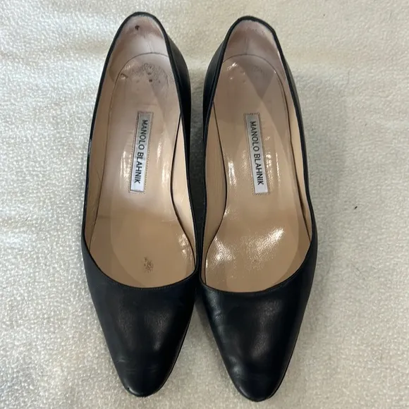 Manolo Blahnik Liston Black Leather Shoes. Size 38 1/2