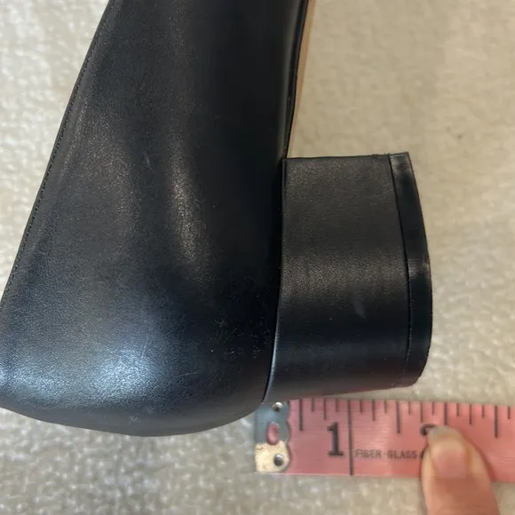 Manolo Blahnik Liston Black Leather Shoes. Size 38 1/2