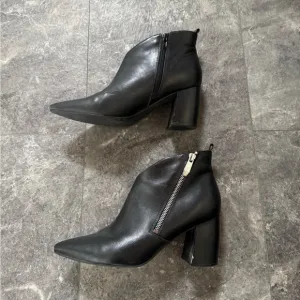 Marc Fisher Black Leather Zip Up Boots With Heel Booties Size 8