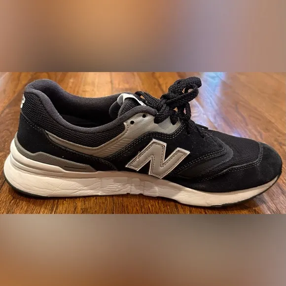 Men's New Balance 997H Sneakers - Black and Silver