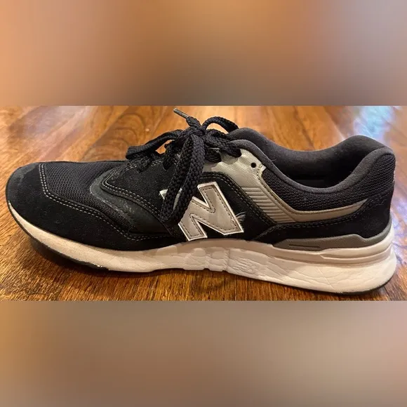 Men's New Balance 997H Sneakers - Black and Silver