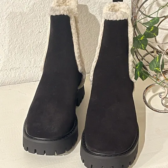 Michael Kors Black and Cream Winter Boots with Faux Fur