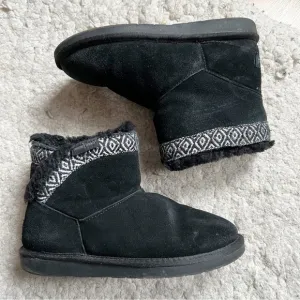 Minnetonka Moccassins Aztec Middleton Black White Leather Sheepskin Ankle Boots