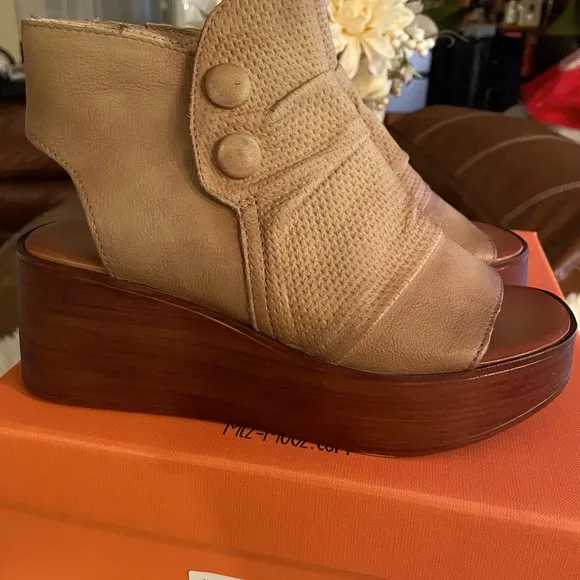 Miz-Mooz New York shoes size 37 Euro , 6 1/2 -7 US
