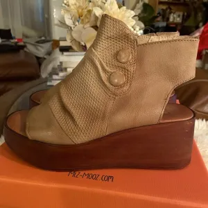 Miz-Mooz New York shoes size 37 Euro , 6 1/2 -7 US